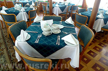 Верхний ресторан на теплоходе 'Афанасий Никитин', речные круизы
