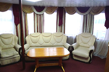 Гостиная, Каюта 'Президентский люкс' на теплоходе 'Президент', речные круизы