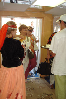 Встреча туристов на теплоходе Поэт Габдулла Тукай 305, речные круизы по России.