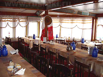 Ресторан на теплоходе 'Салават Юлаев', речные круизы