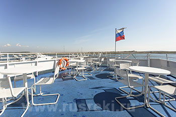 Фото открытой палубы на теплоходе "Александр Великий"