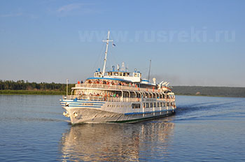 Фото теплохода 'Александр Матросов' в круизе по сибирской реке Енисей