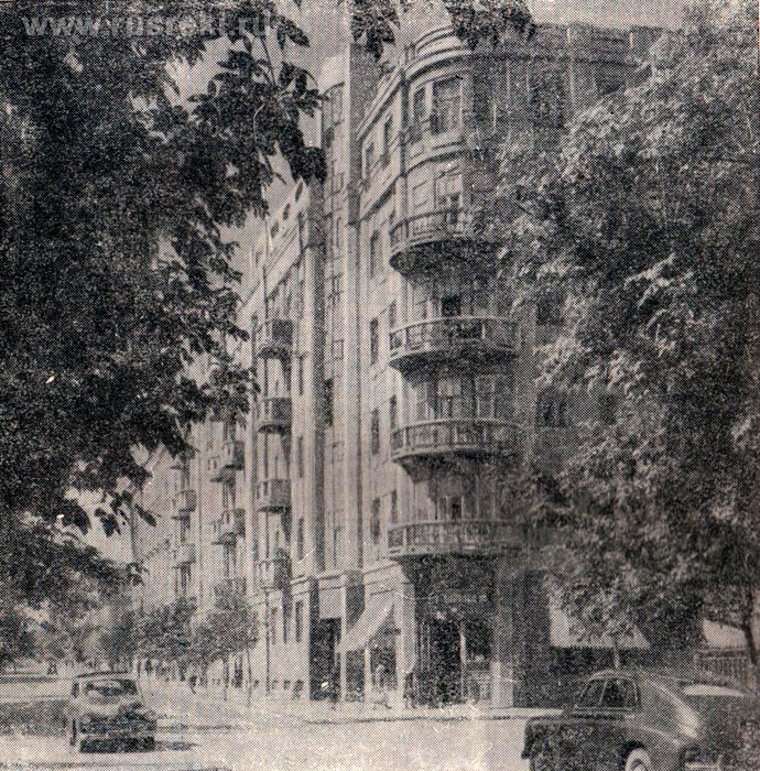 Астрахань, улица Советская, фото 1950-х годов. Речной круиз Москва - Астрахань.